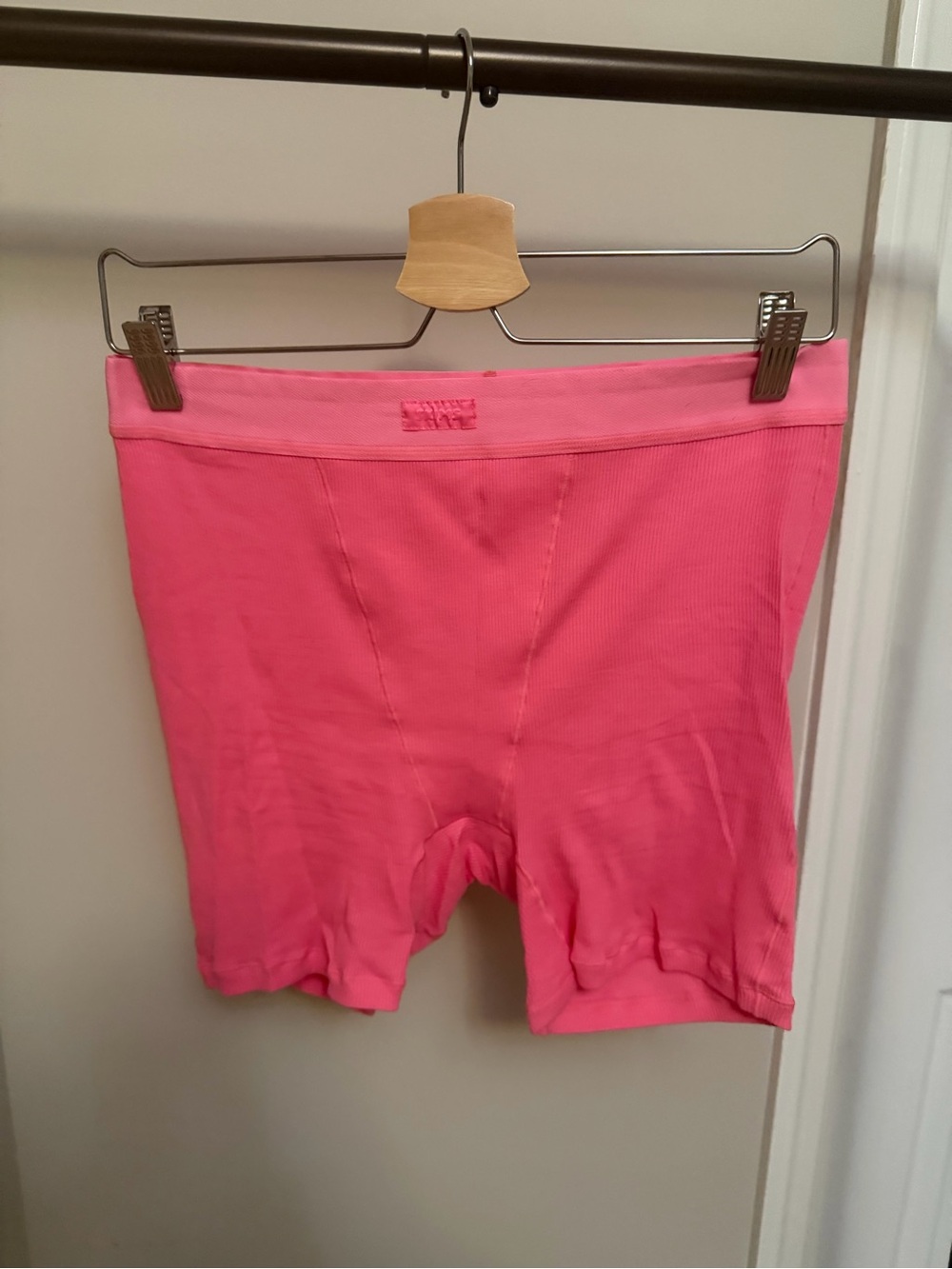 SKIMS Women's Ribbed Bike Shorts in Hot Pink